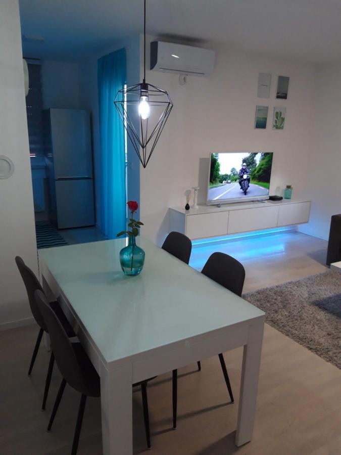 Elena Apartmani Tuzla Buitenkant foto