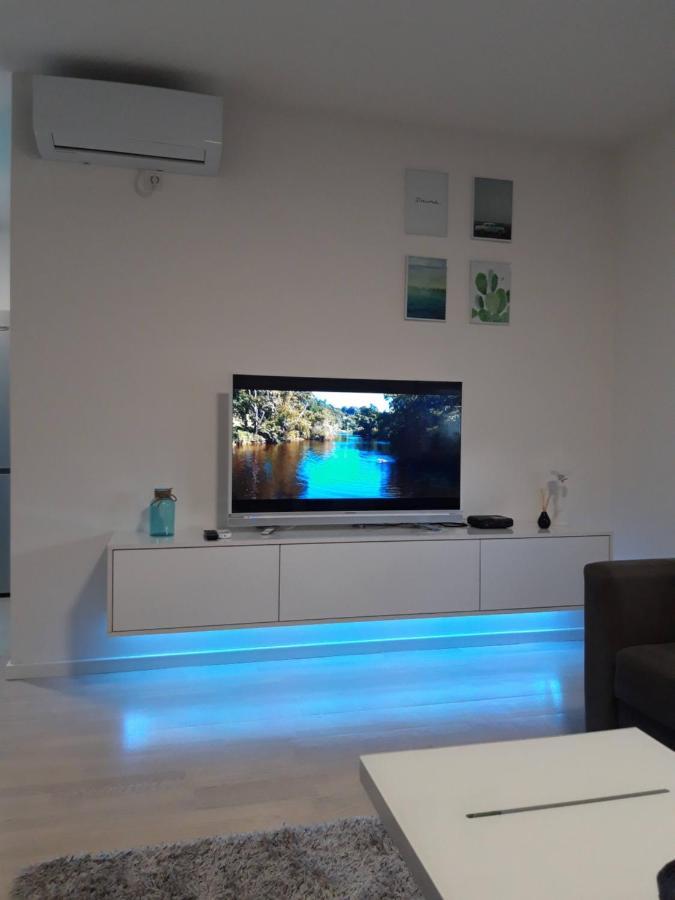 Elena Apartmani Tuzla Buitenkant foto